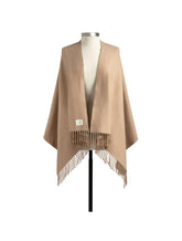 DEMDACO Camel Giving Wrap