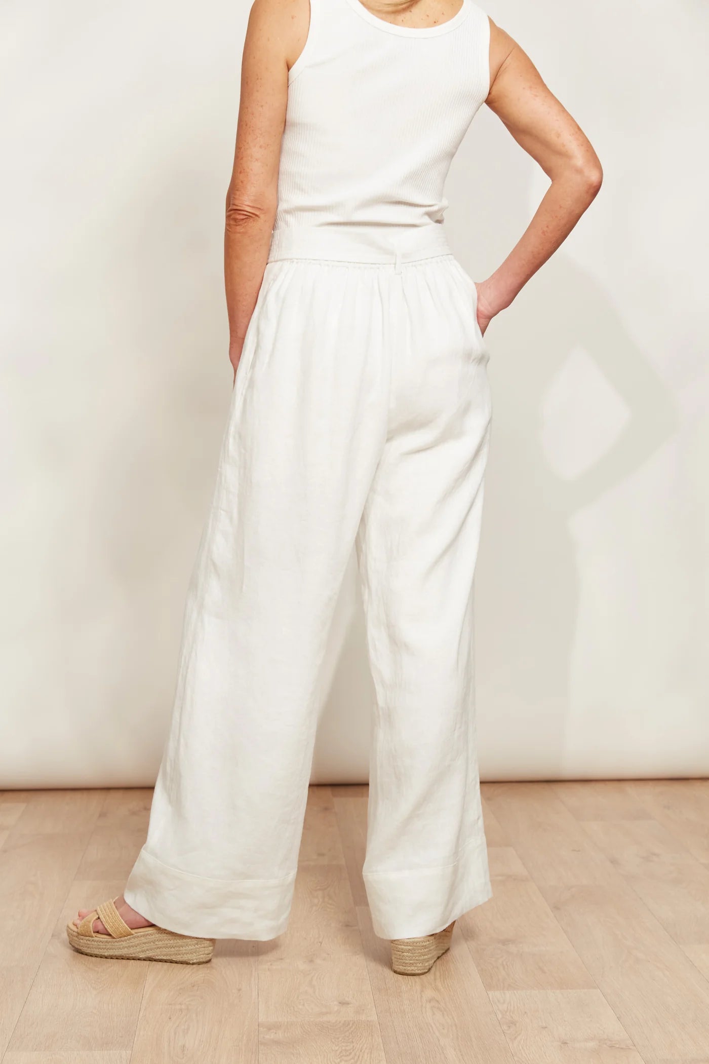 High-Waisted Linen Pants - White