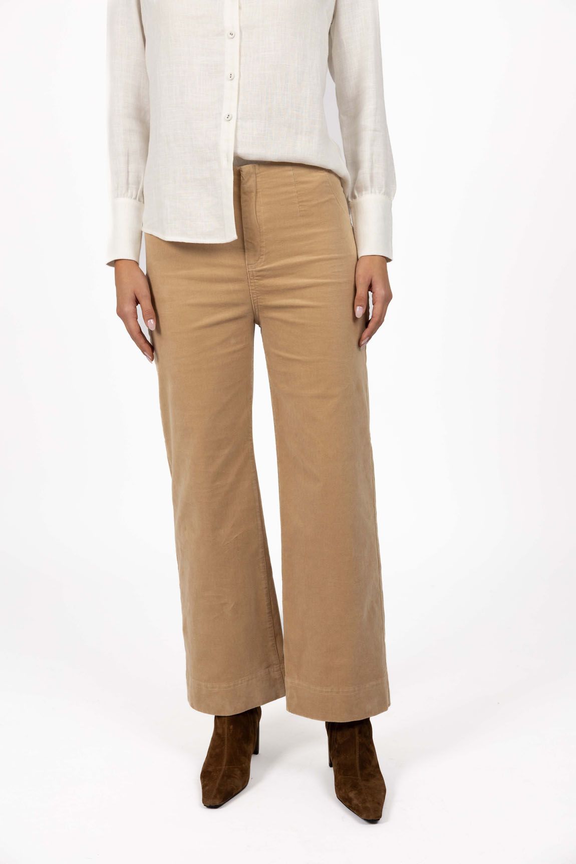Fleetwood Cord Pant in Wheat - front close-up, Humidity