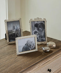 Brocante Vintage White Metal Picture Frame – 4" x 6"