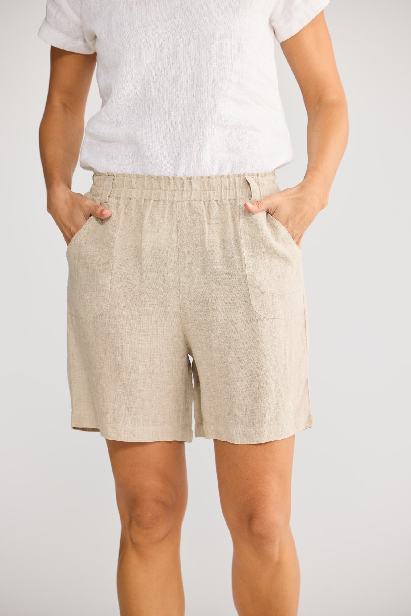 Holiday Captain Short in Natural Linen, cut-away pockets
