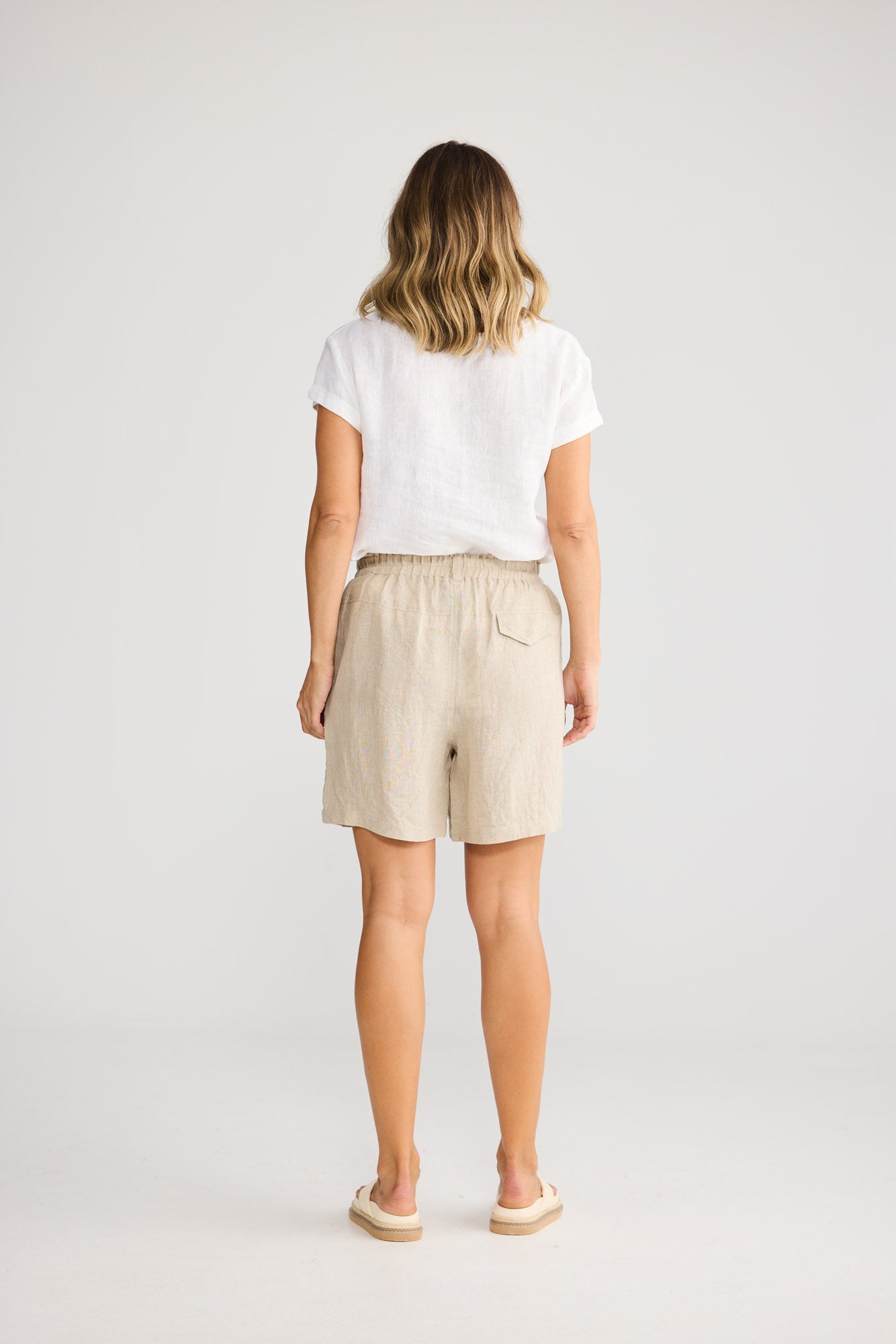Holiday Captain Short in Natural Linen, side view