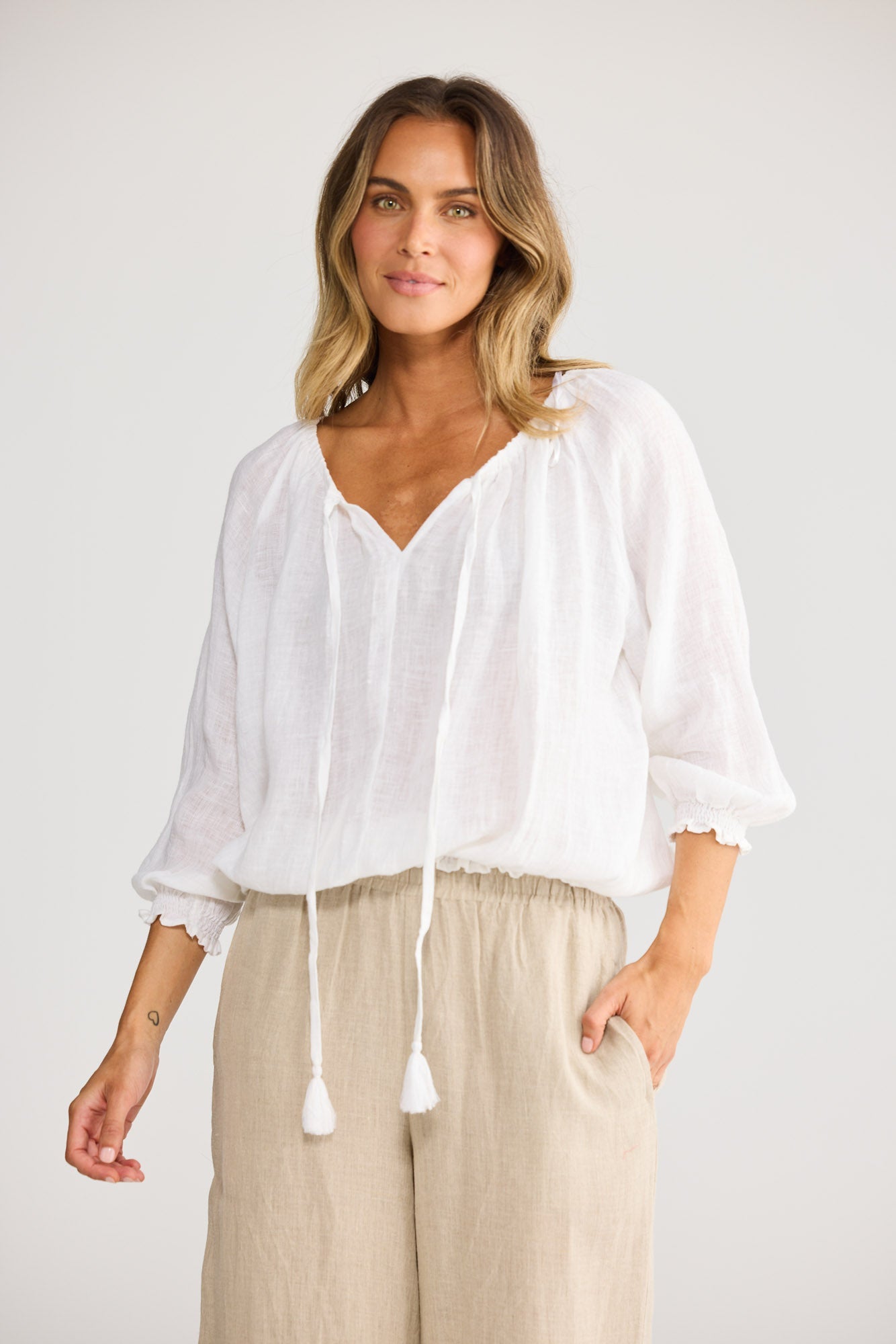 Holiday Seaside Top in White, neckline detail