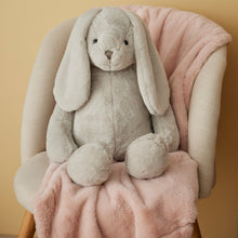 Load image into Gallery viewer, Jiggle &amp; Giggle Muse Faux Fur Baby Blanket Dusty Pink