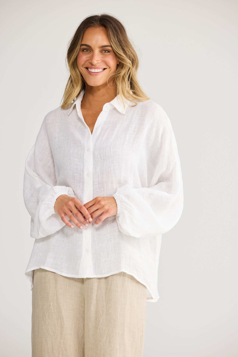 Holiday Cliffside Shirt in white, high-low hem