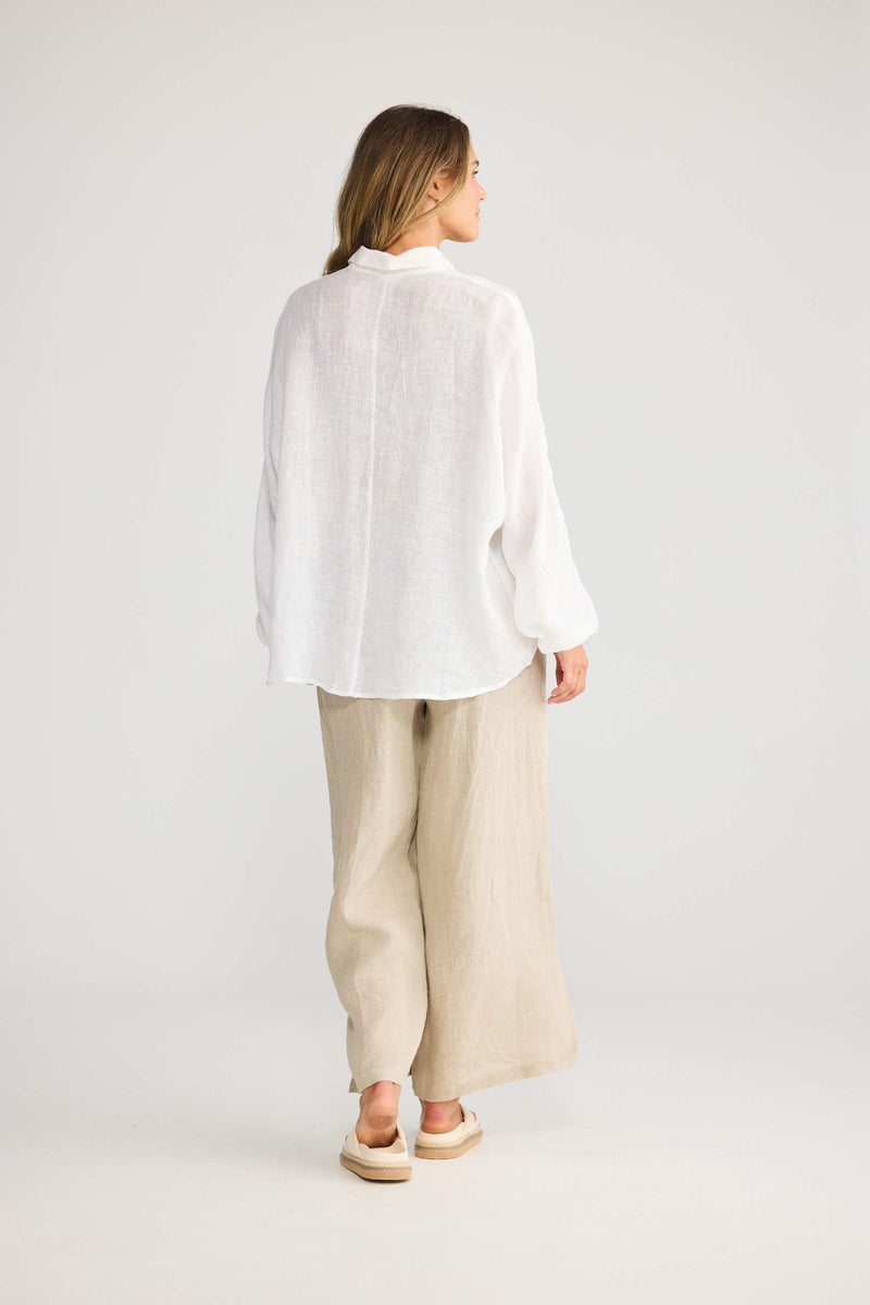 Holiday Cliffside Shirt in white linen, back view