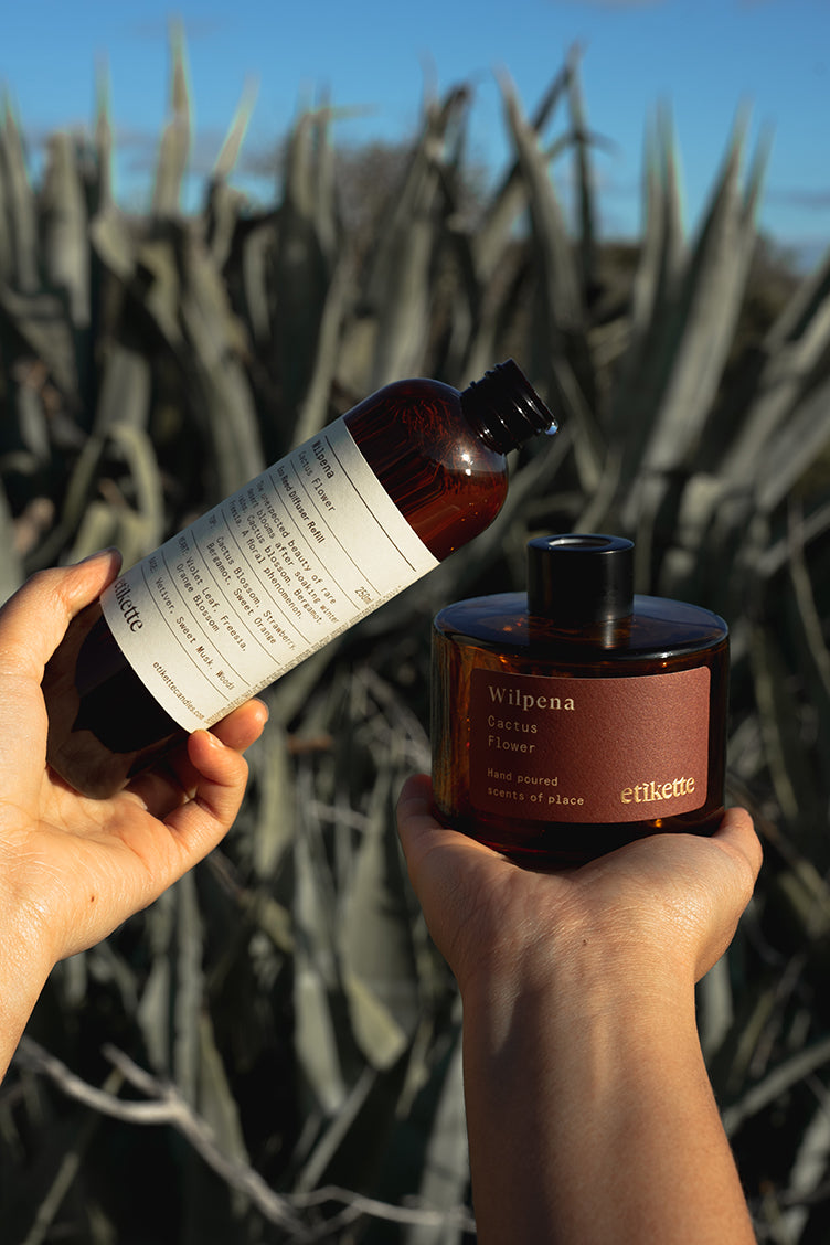 Etikette eco reed diffuser in amber glass bottle
