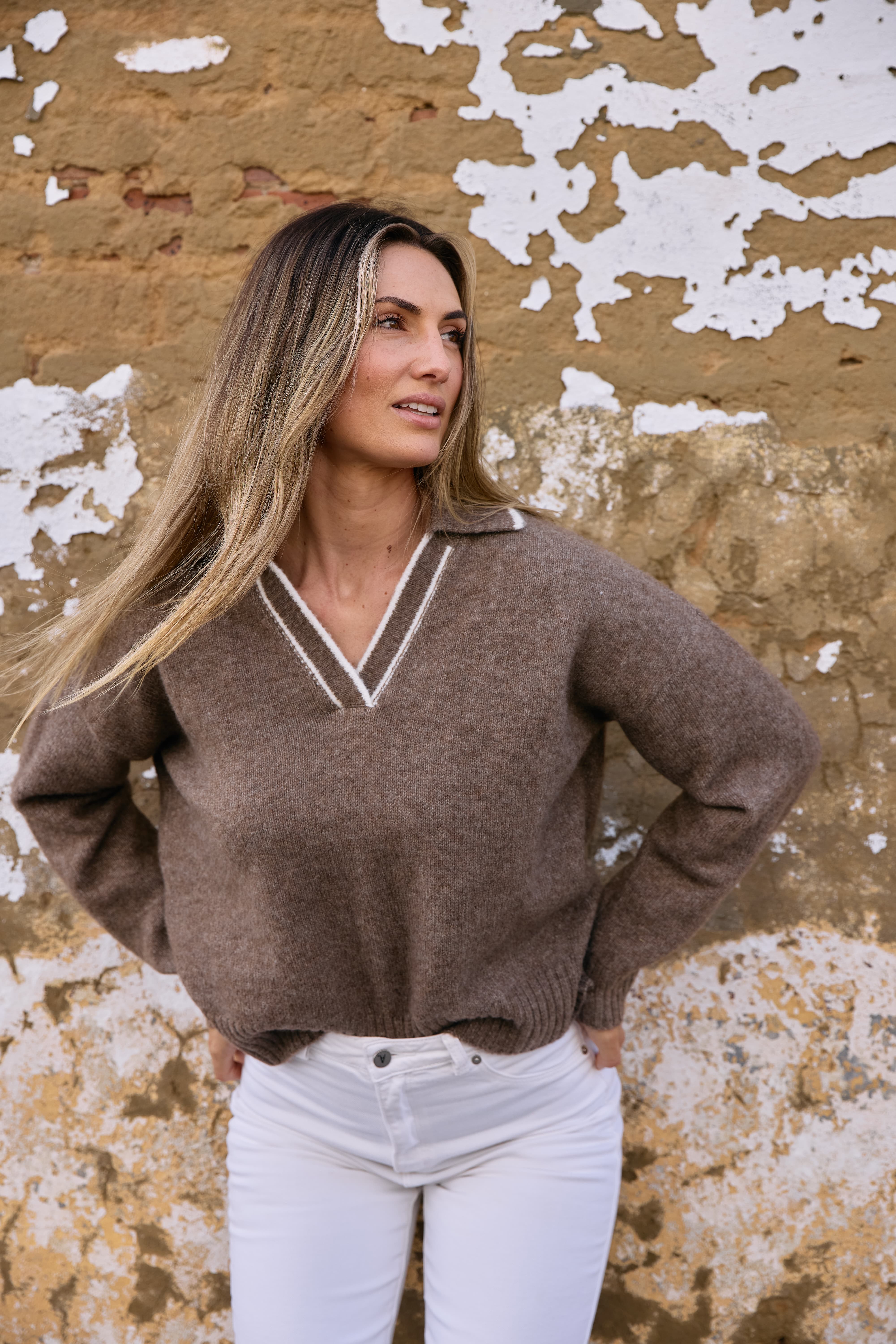 Knit V Collar in Mocha - side profile view