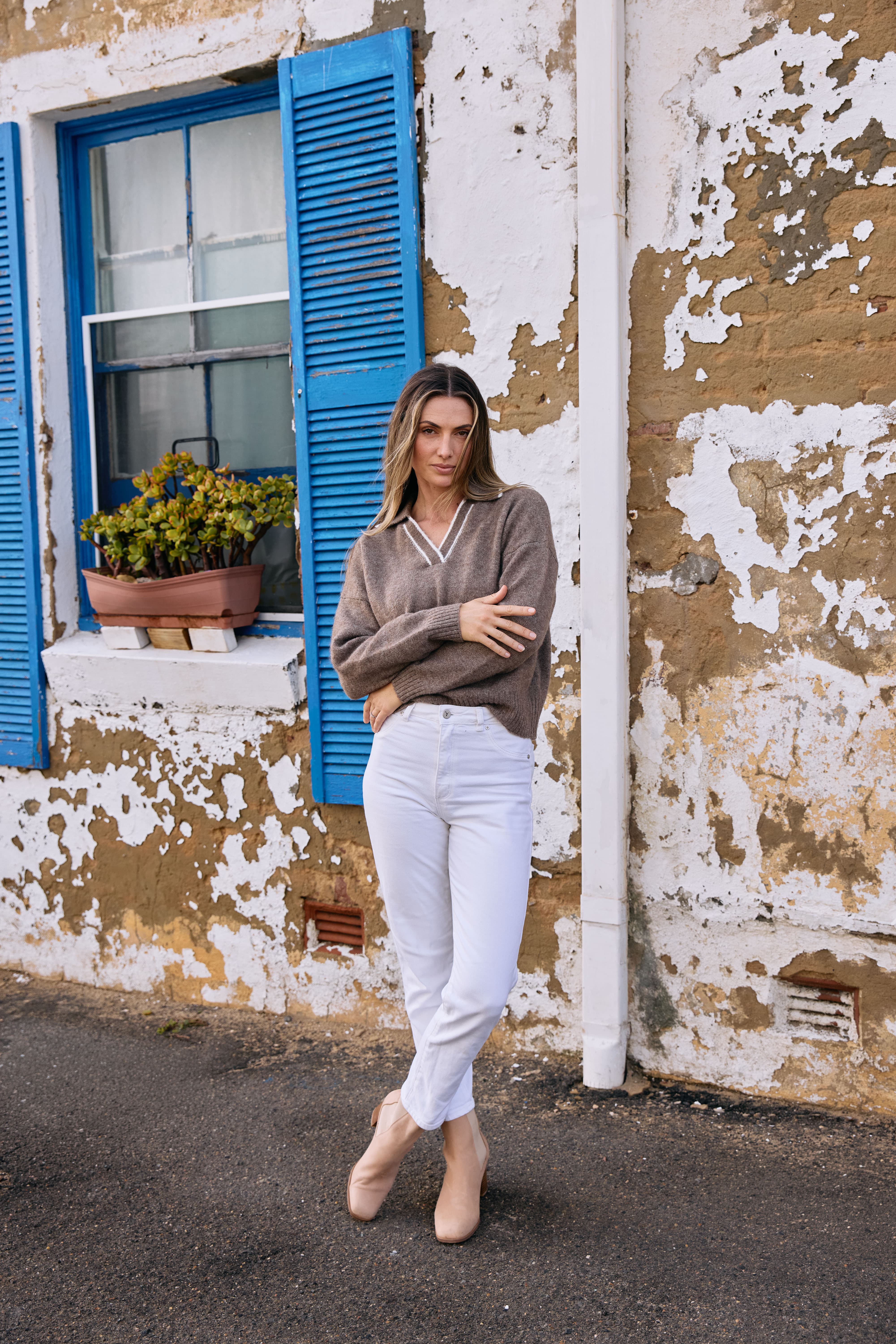 Knit V Collar in Mocha - collar and neckline detail