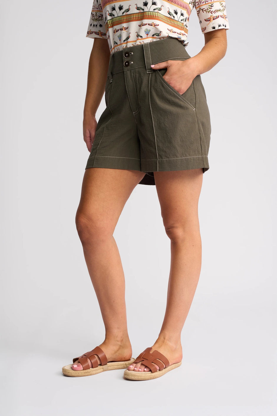 Vassalli Lucy Short in Olive front view