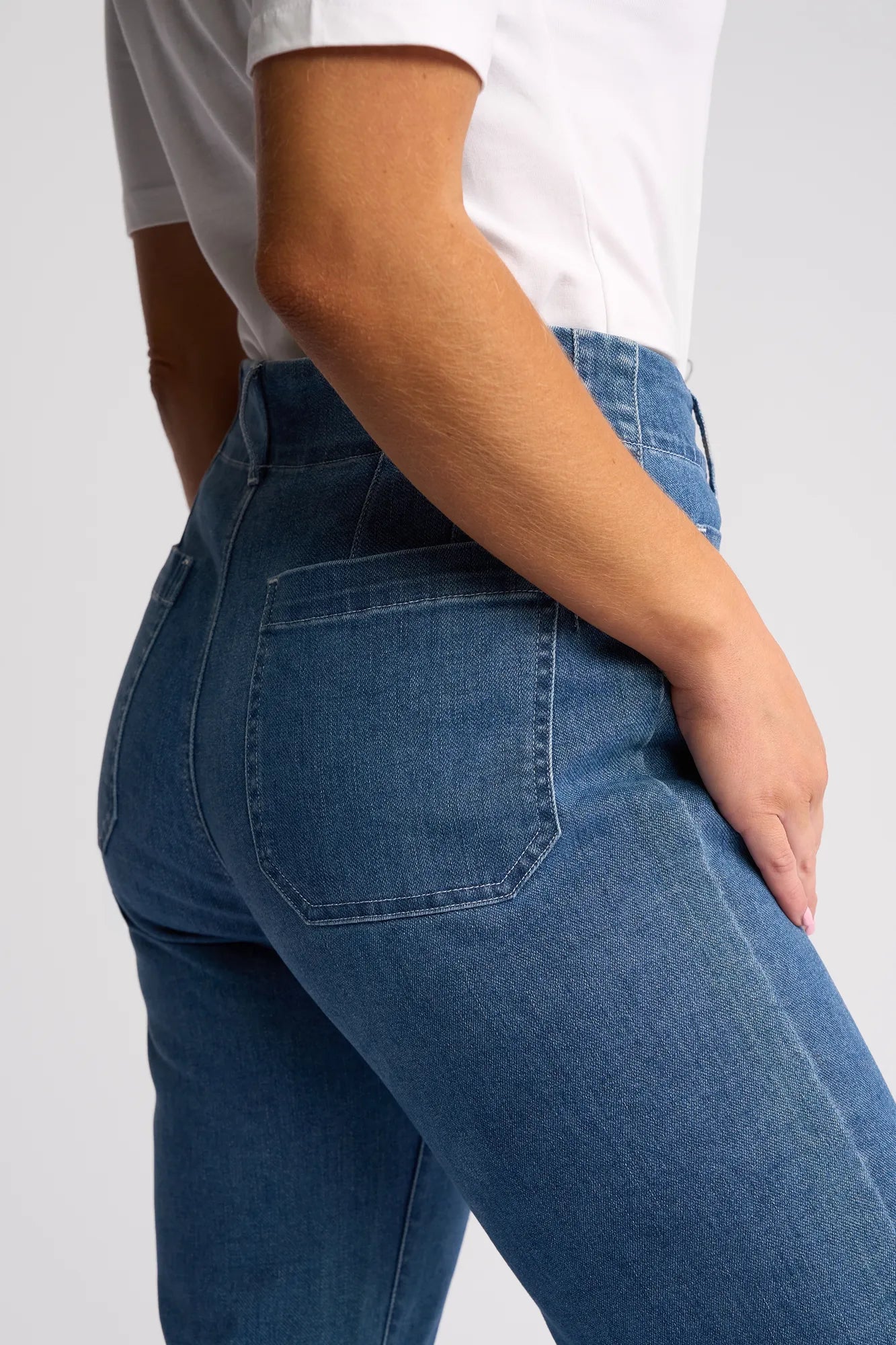 Vassalli Daily Jean in Blue Hue Denim close up